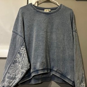 super cute white crow sweatshirt